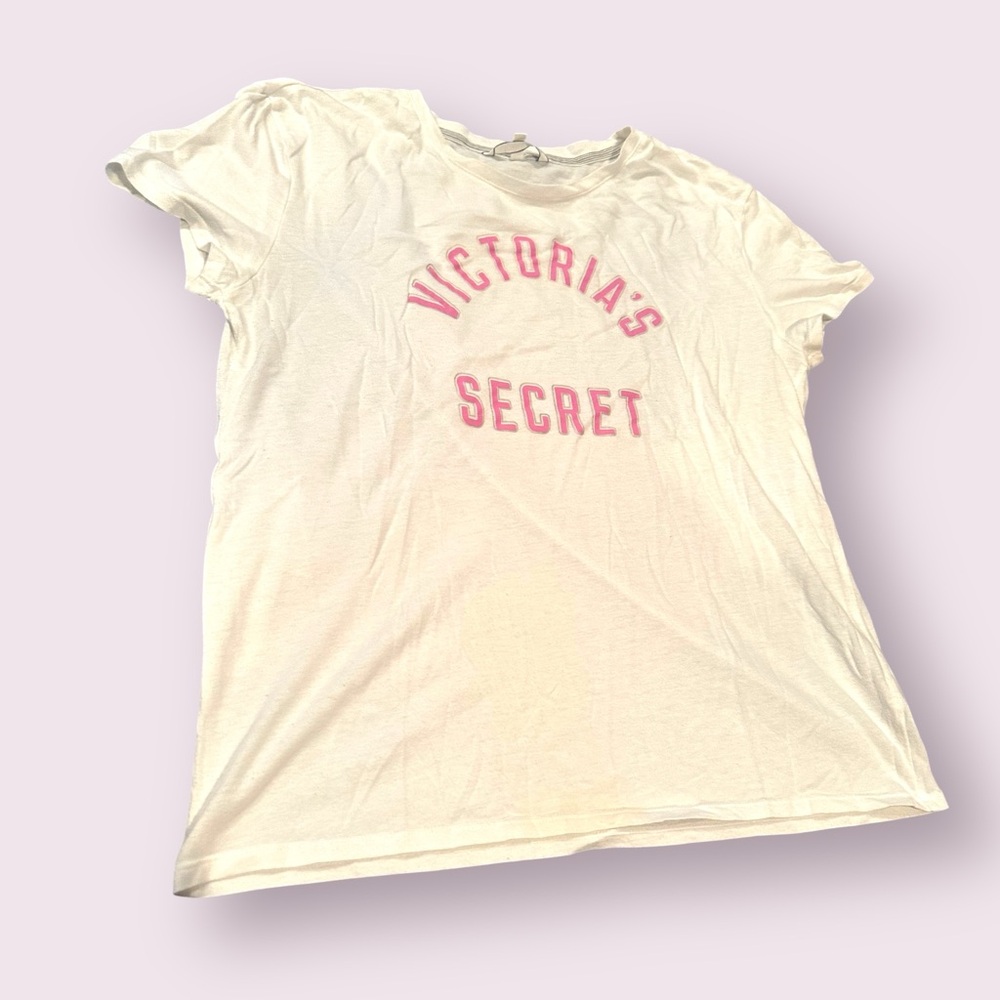Women's Set of Two Victoria's Secret Pink Cream T-Shirts Size Medium - Picture 2 of 13